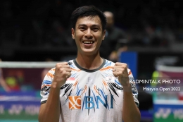 Ekpresi kebahagian Shesar Hiren Rhustavito setelah berhasil mengalahkan tunggal putra Malaysia Lee Zii Jia (foto : Badminton Photo)