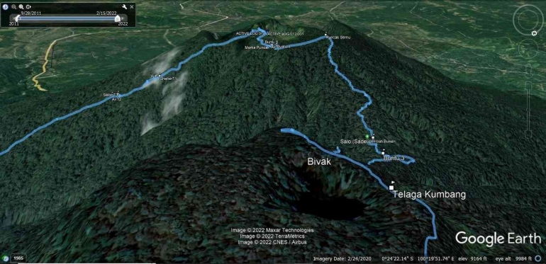 Jalur sadel Singgalang-Tandikat (Google Earth/Tangkapan layar Dokumentasi pribadi)