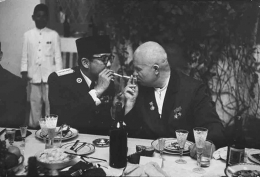 Sukarno dan Kruschev: tirto.id