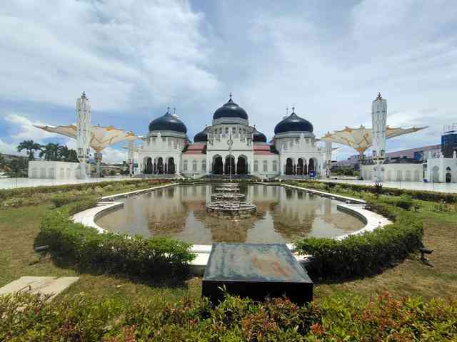 Masjid Baiturrahman (Sumber: Dokumentasi pribadi)
