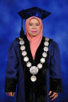 Prof. Dr. Hj. Fatimah, S.E., M.Si. (Profesor wanita pertama di UM Palembang) (Dokpri)