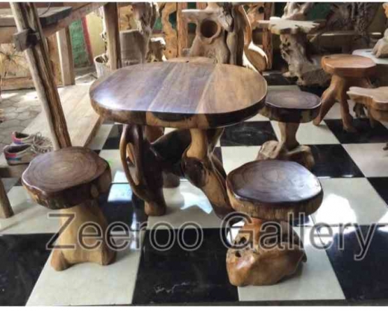 Furnitur dari sonokeling (foto : Zeeroo Gallery)