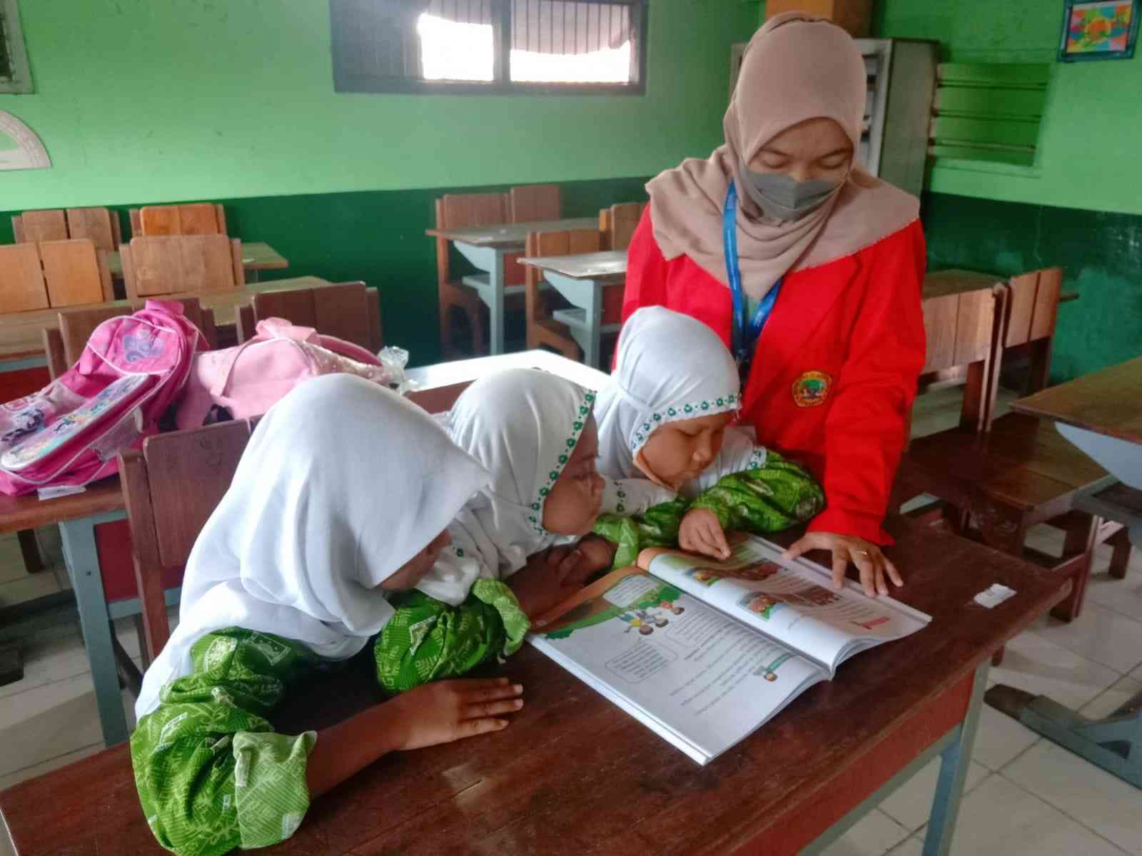 Upaya Peningkatan Literasi Dan Numerasi Pada Siswa-Siswi SD Darussalam ...