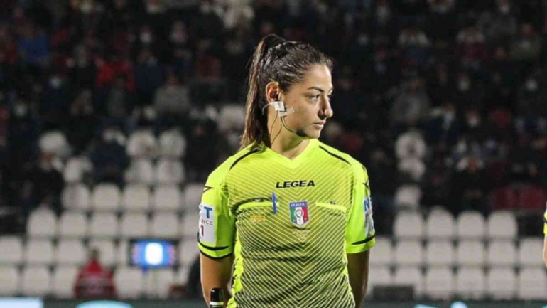 Profil Maria Sole Caputi wasit perempuan pertama Serie A Italia - altoadige.it