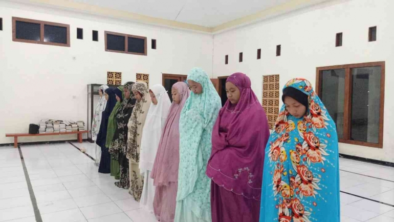 Siswa putri SMK Muhammadiyah 6 Modo Lamongan Jawa Timur (Dok.: Mohamad Su'ud)