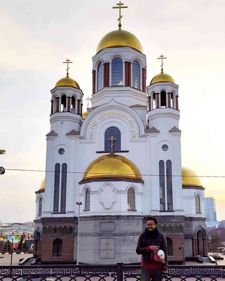 Gereja Orthodox Savior on Blood yang menjadi landmark Yekaterinburg. Sumber foto : Dokumen pribadi penulis