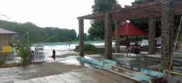 Terdapat banyak kolam rendaman air panas baik bagi dewasa maupun anak-anak (Foto: Akbar Pitopang) 