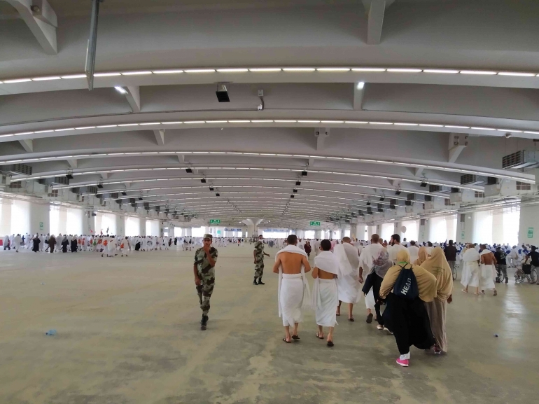 Suasana di Jamarat dalam keadaan cukup lengang (Dok.pri)
