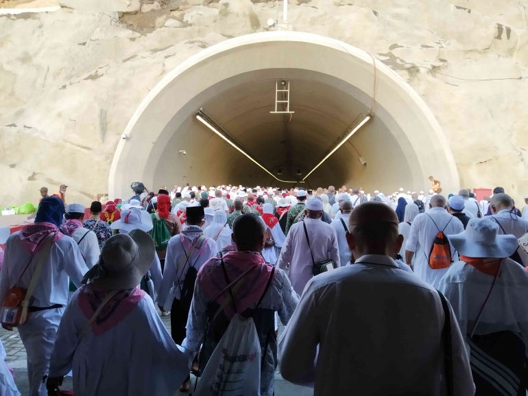 Mulut terowongan Mina menuju Jamarat (Dok.pri)