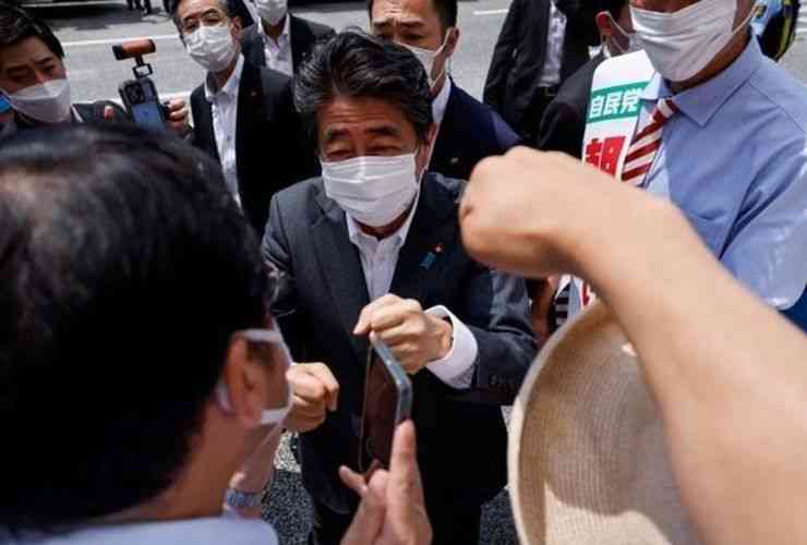 Shinzo Abe meninggal dunia, bantuannya pernah diterima warga Indonesia di Jepang - BBC News Indonesia