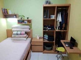 Hendaklah pelajar perantauan tinggal di asrama atau kos yang tersedia fasilitas furnitur (foto via kostjakarta.com)