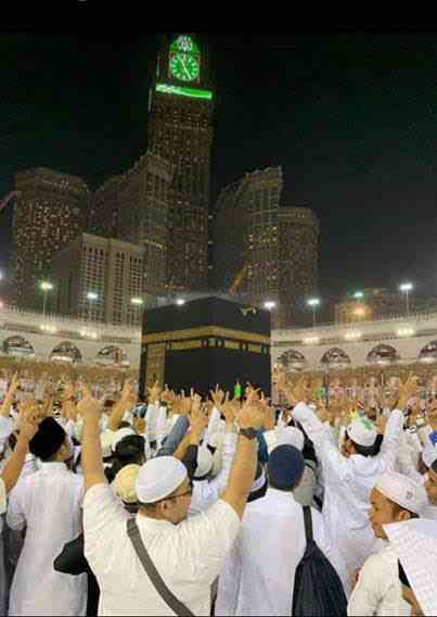 Image: Suasana berdoa di depan Baitullah (dokpri)
