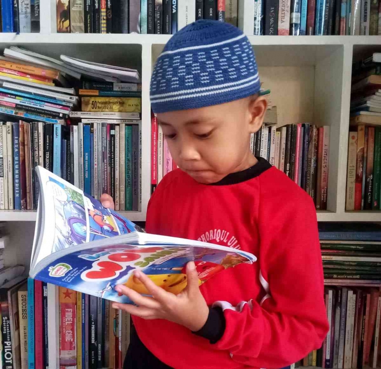 Membaca buku bagus untuk perkembangan otak anak. (Foto: dok. pri)