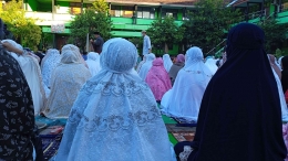 Umat muslim yang melaksanakan shalat Ied hari ini sesuai dengan perhitungan hisab Muhammadiyah (dokpri) 