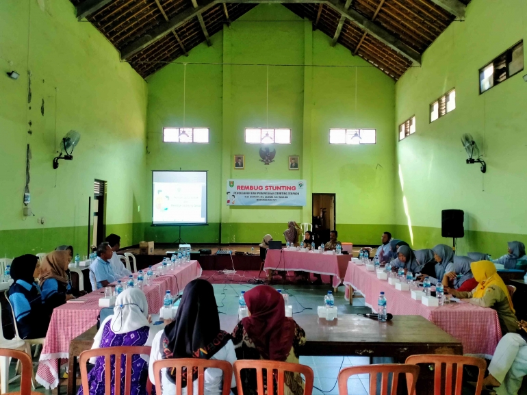 Mahasiswa Kelompok 19 KKN MIT 14 UIN Walisongo Semarang Ikut Serta Rembug Stunting Di Balai Desa Sidomulyo