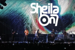 Sheila On 7, salah satu band besar Indonesia saat tampil di acara Synchronize Fest 2019.| KOMPAS.com/ANDREAS LUKAS ALTOBELLI