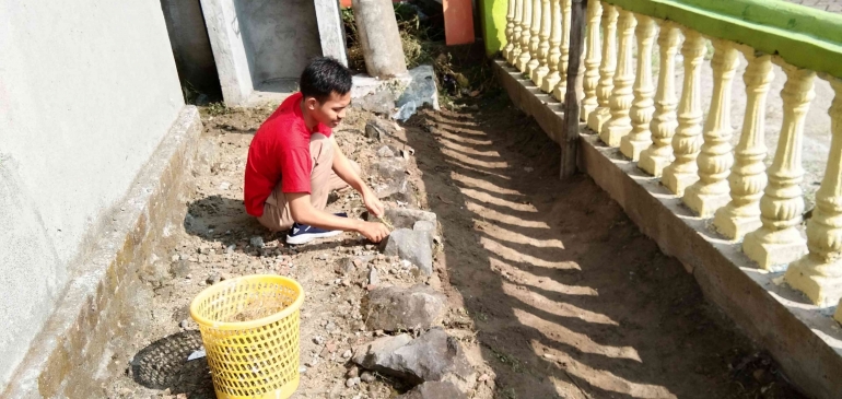 bersih bersih lingkungan sekolah/dokpri