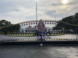 Logo G20 di gerbang kantor gubernur DI Yogyakarta, sumber: dokpri