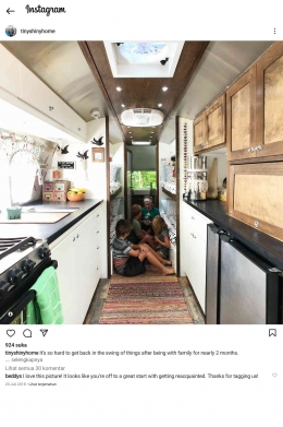 Tangkapan layar Instagram Tinyshinyhome (Jonathan & Ashley), gaya hidup minimalis nomaden dimobil