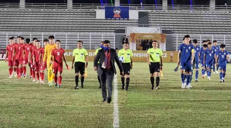 Suasana laga jelang kick-off Vietnam u-19 Vs Thailand u-19. (Foto: Twitter/AFFPresse)