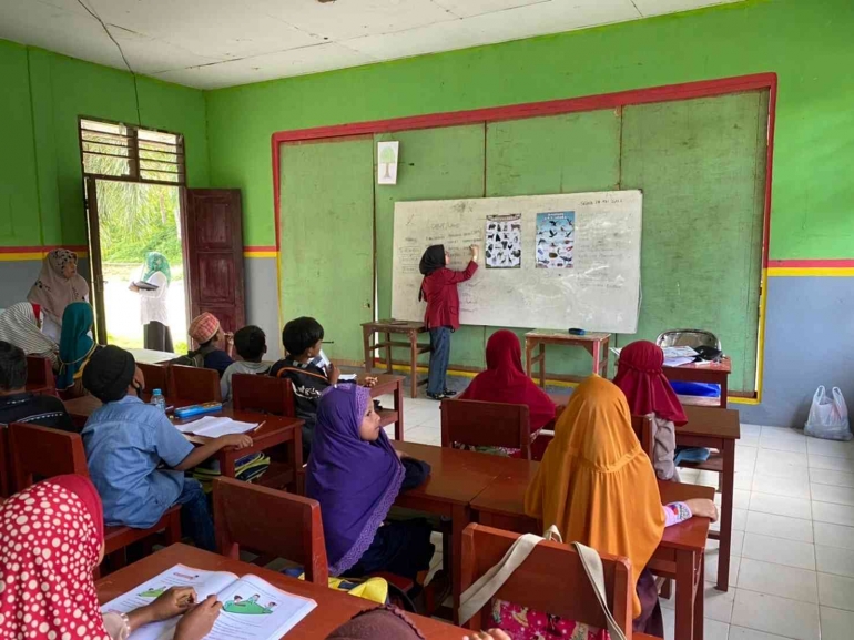 Pembelajaran Mengenal Hewan Dalam dua Bahasa