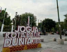 Kawasan Titik Nol Km Jogja, paling ramai saat musim liburan tiba (foto Dokpri)