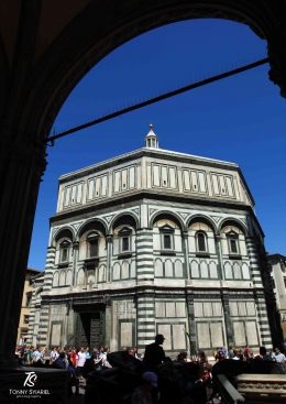 Baptistery- Florence. Sumber: dokumentasi pribadi
