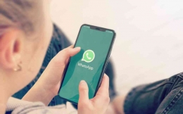 Using WhatsApp by TecnoBreak 