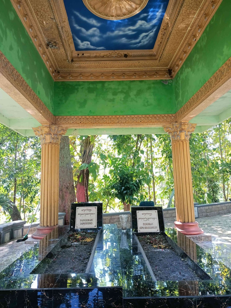 Dokumen pribadi (Makam Pangeran Dipoyono dan Makam Pangeran Branjangan)