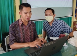 Penulis bersama operator dan admin belajar.id SMKN 1 Bengkulu Selatan menunjukkan keaktifan penggunaan akun belajar.id | Dok. Pribadi