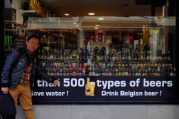 Tertahan di sebuah toko bir di Bruges. Sumber: dokumentasi pribadi