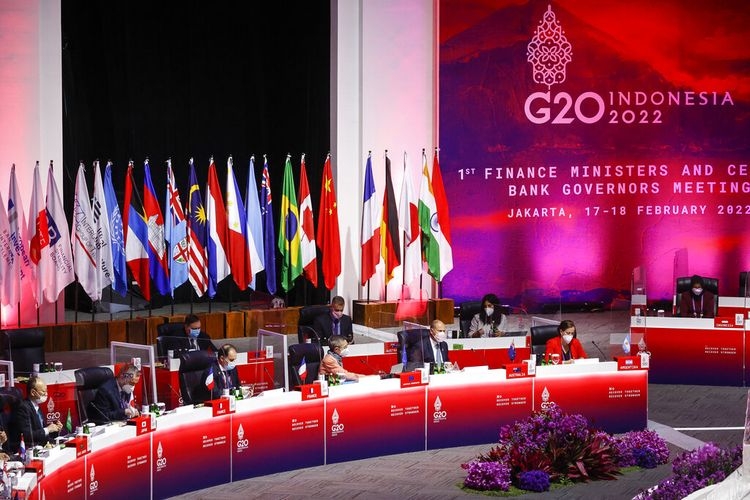 Delegasi berkumpul saat upacara pembukaan Pertemuan Menteri Keuangan dan Gubernur Bank Sentral G20 di Jakarta, Indonesia, Kamis, 17 Februari 2022. (AP PHOTO/MAST IRHAM via kompas.com)