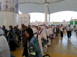 Ilustrasi jamaah haji yang akan pulang ke tanah air sedang mengantre di Bandara KAAIA Jeddah (Dok.pri)