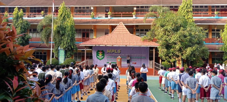 Upacara Pembukaan MPLS SMP Xaverius 1 Palembang, Selasa, 12 Juli 2022. Dok. Pribadi.