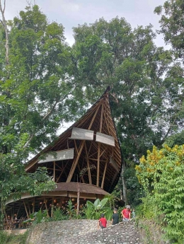 Bangunan selaras alam di Bukit Lawang (Dok. Pribadi)
