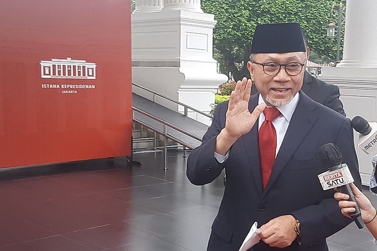 Ketua Umum Partai Amanat Nasional (PAN) Zulkifli Hasan tiba di Istana Kepresidenan, Jakarta, Rabu (15/6/2022) siang. (Foto:KOMPAS.com/Ardito Ramadhan D) 