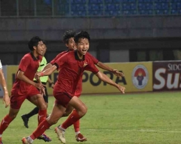 Lolos ke final Piala AFF U-19 2022. Final pertama Timnas Laos U-19 di ajang Piala AFF U-19. Foto : Okezon.