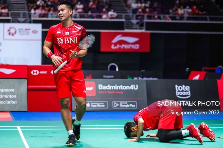 Leo Rolly/Daniel Marthin berhasil melaju ke final Singapore Open 2022 usai kalahkan Hendra Setiwan/M. Ahsan melalui rubber game. | Via: Badmintontalk