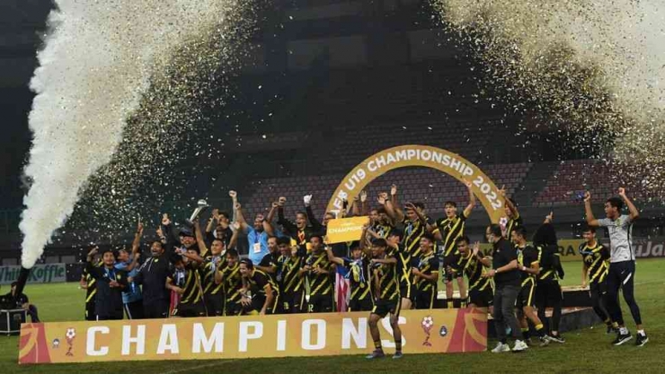 Malaysia U19 meraih Piala AFF U19 tahun 2022 setelah menang 2-0 atas Laos (Foto Antara/Aditya Pradana Putra). 