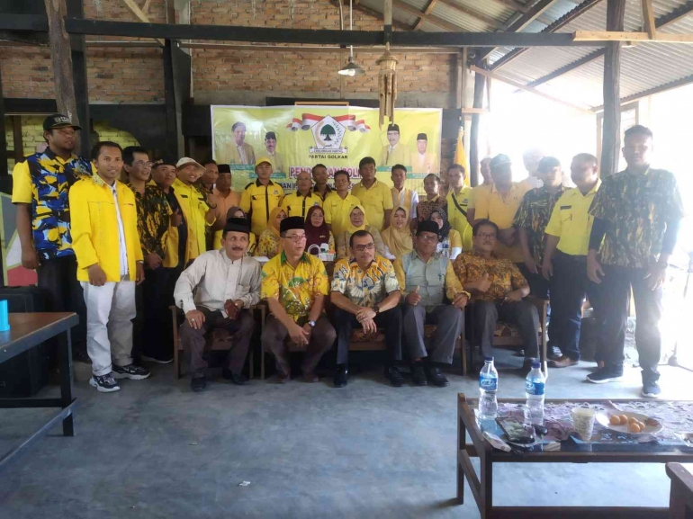 Foto bersama usai pendidikan politik bagi pengurus dan fungsionaris Golkar Padang Pariaman. (foto dok damanhuri)