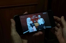 Menonton dakwah dan moderasi beragama lewat internet IndiHome (dok.pribadi).