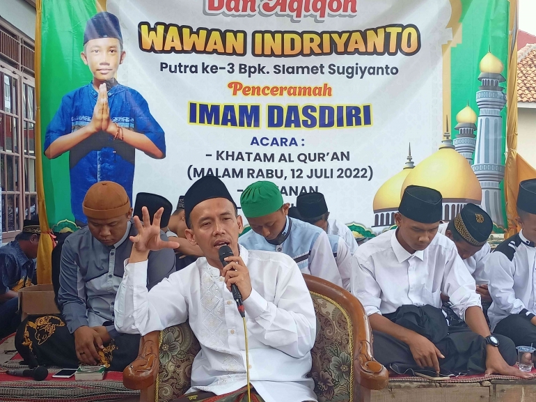 Walimah sunatan dan khatmil Qur'an Wawan Indriyanto bersama Ust. Imam Dardiri. Dokpri.