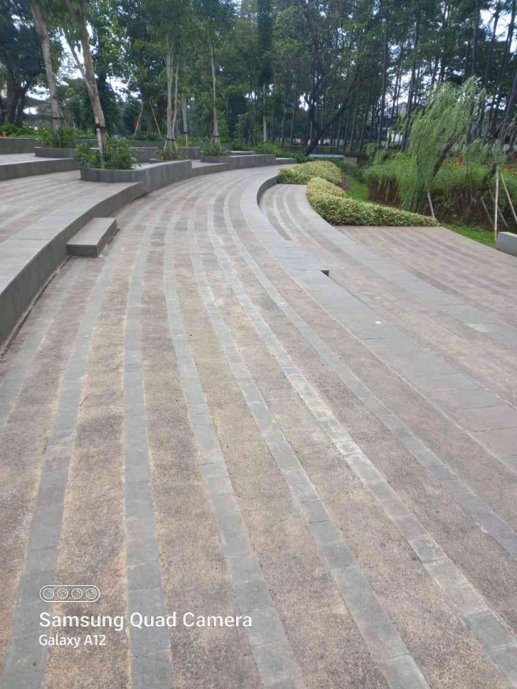 Pembersihan di area paviliun Tebet Eco Park/dok Pribadi