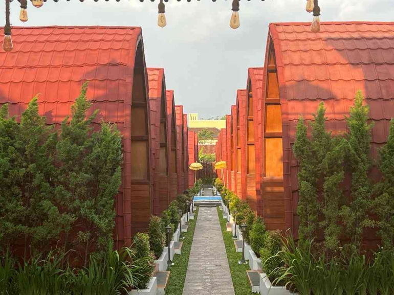 Sebanyak 18 rumah kecil mirip lumbung padi yang menjadi kekhasan Omah Lumbung Yogyakarta: foto dokpri