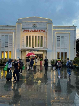 Stasiun Jogjakarta selepas hujan di bulan Juli: foto Dokpri