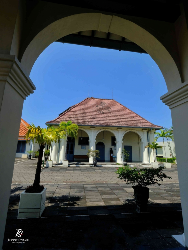 Sebuah bangunan di dalam benteng Vredeburg. Sumber: dokumentasi pribadi