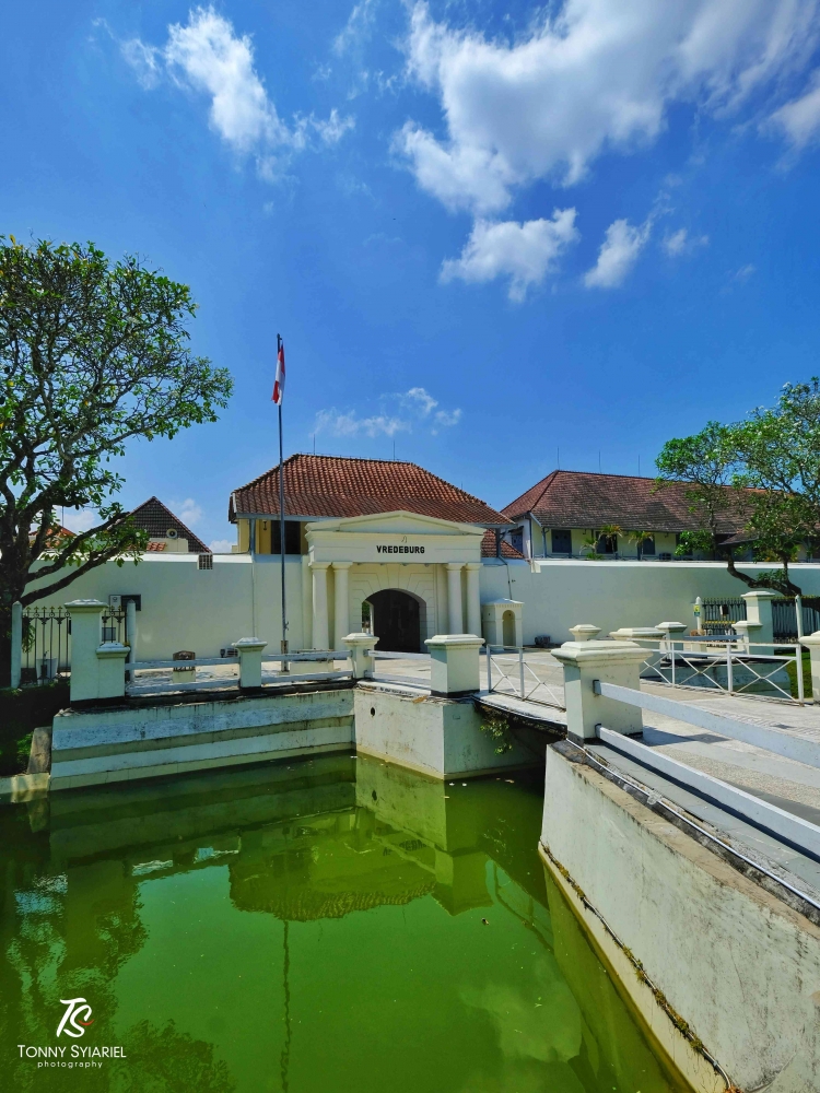 Pintu gerbang utama Vredeburg-Yogya. Sumber: dokumentasi pribadi