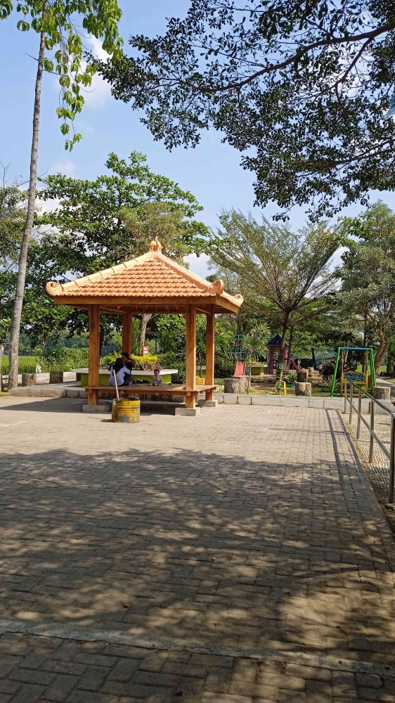 Gazebo yang nyaman untuk nongkrong (dokpri)
