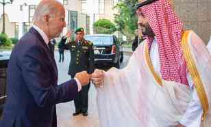 Salam Covid Joe Bidden  dan Raja Salman. Ada ganjalan? Foto : . (Courtesy of Saudi Royal Court/Handout via REUTERS) /CNBC