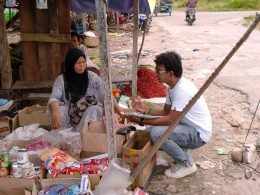 Image: Bank belum terbiasa memberikan pembiayaan mikro kepada perempuan (Photo by Merza Gamal, lokasi Singkil-Aceh)